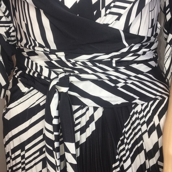 BCBG Wrap Dress V-Neck Full Back Mid Sleeves - Picture 4 of 12